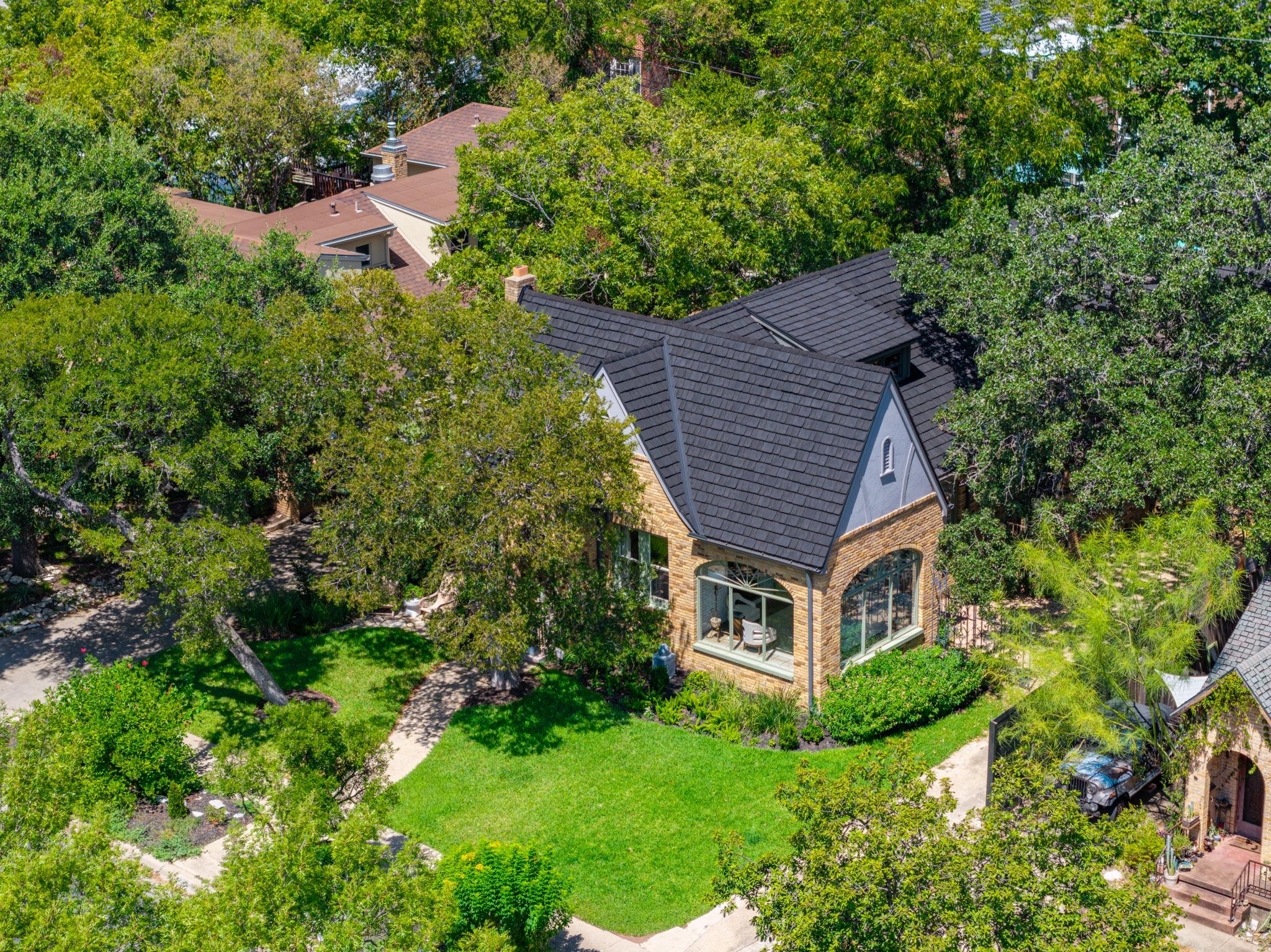 106 Laurel LN