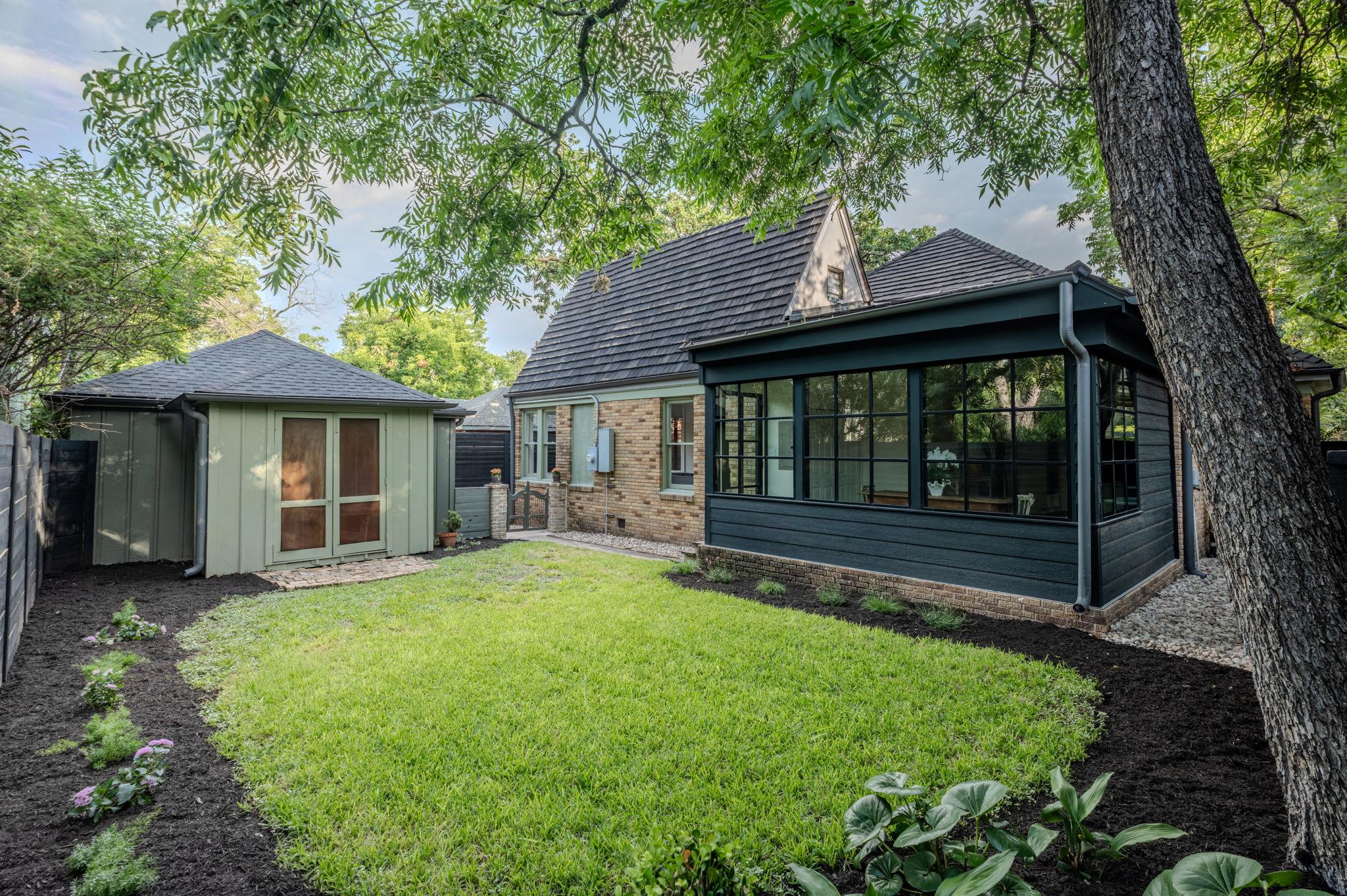 106 Laurel LN