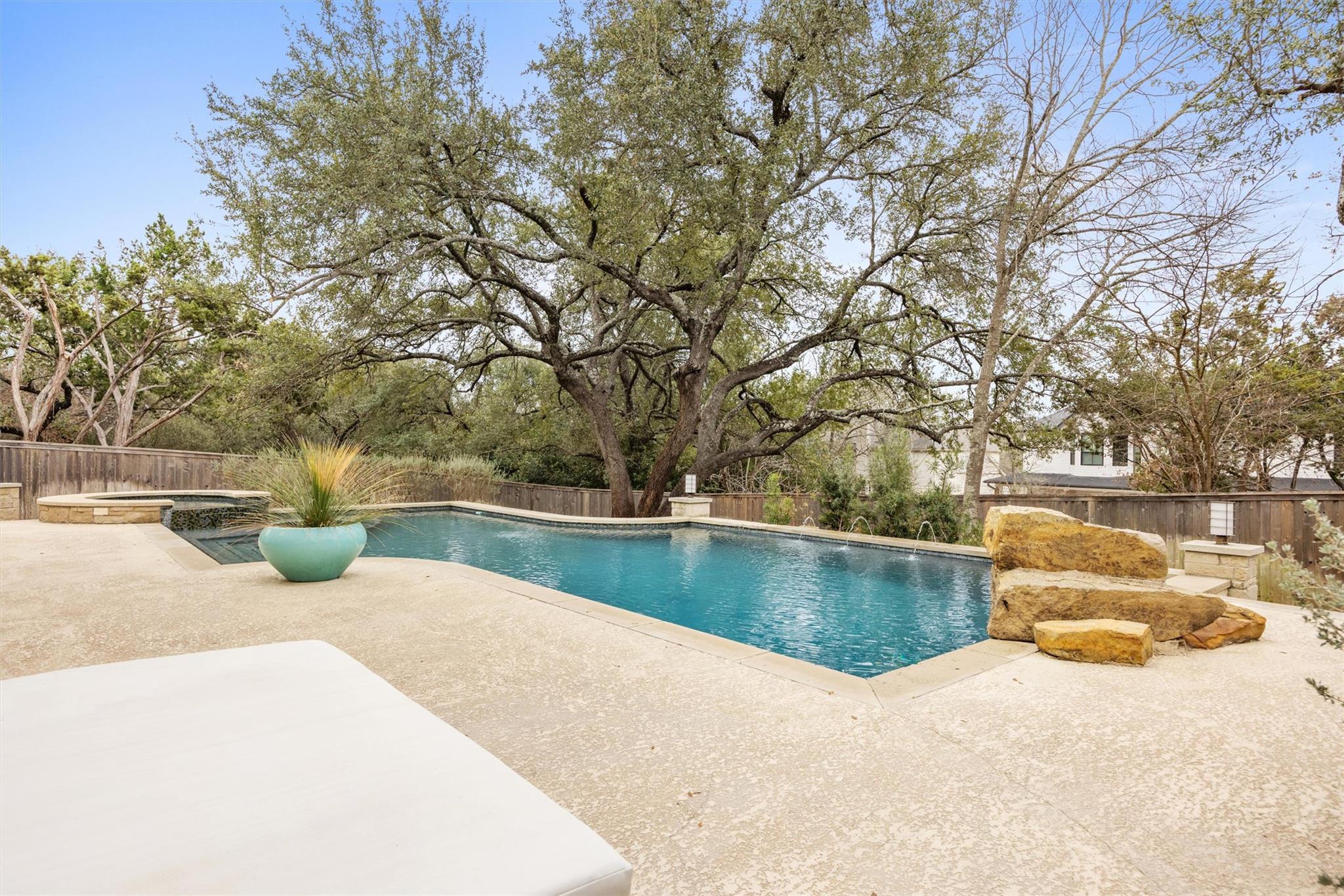 9505 Scenic Bluff DR