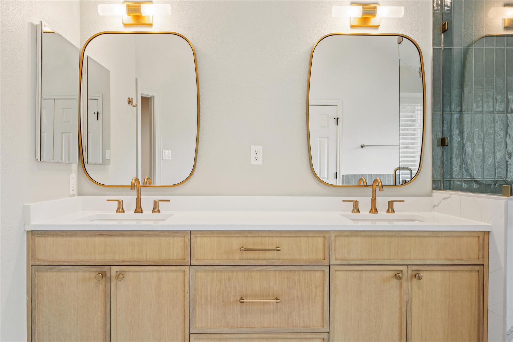 9505 Scenic Bluff DR