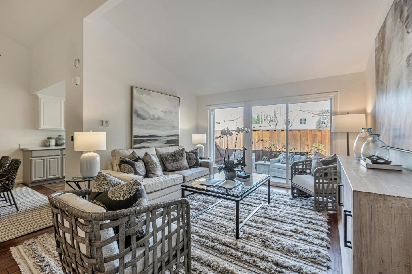 10995 Northseal Square