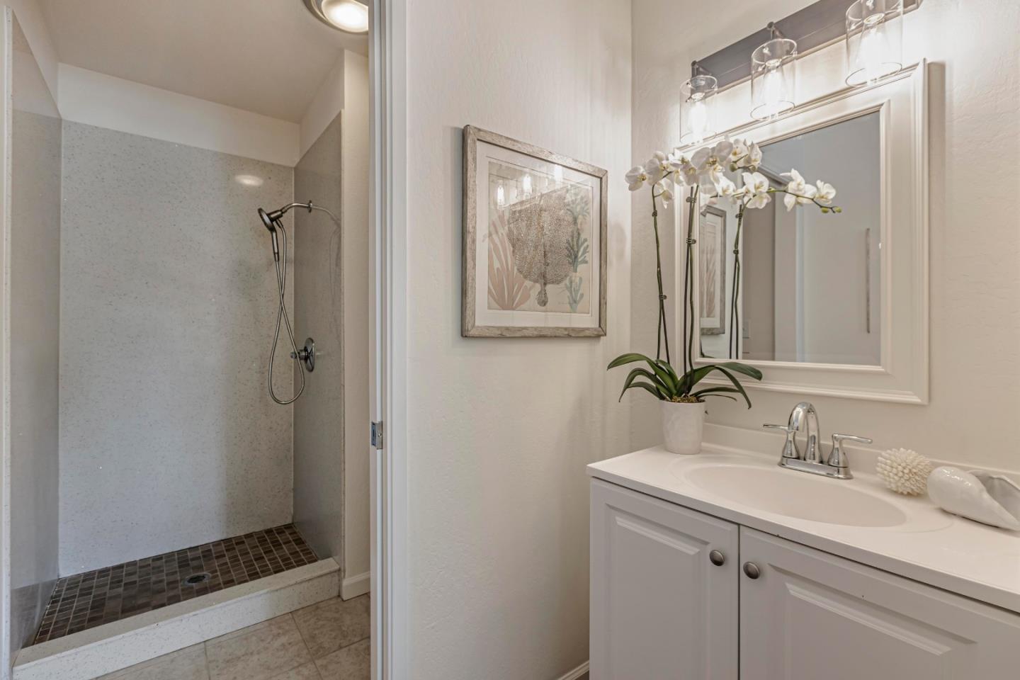 10995 Northseal Square