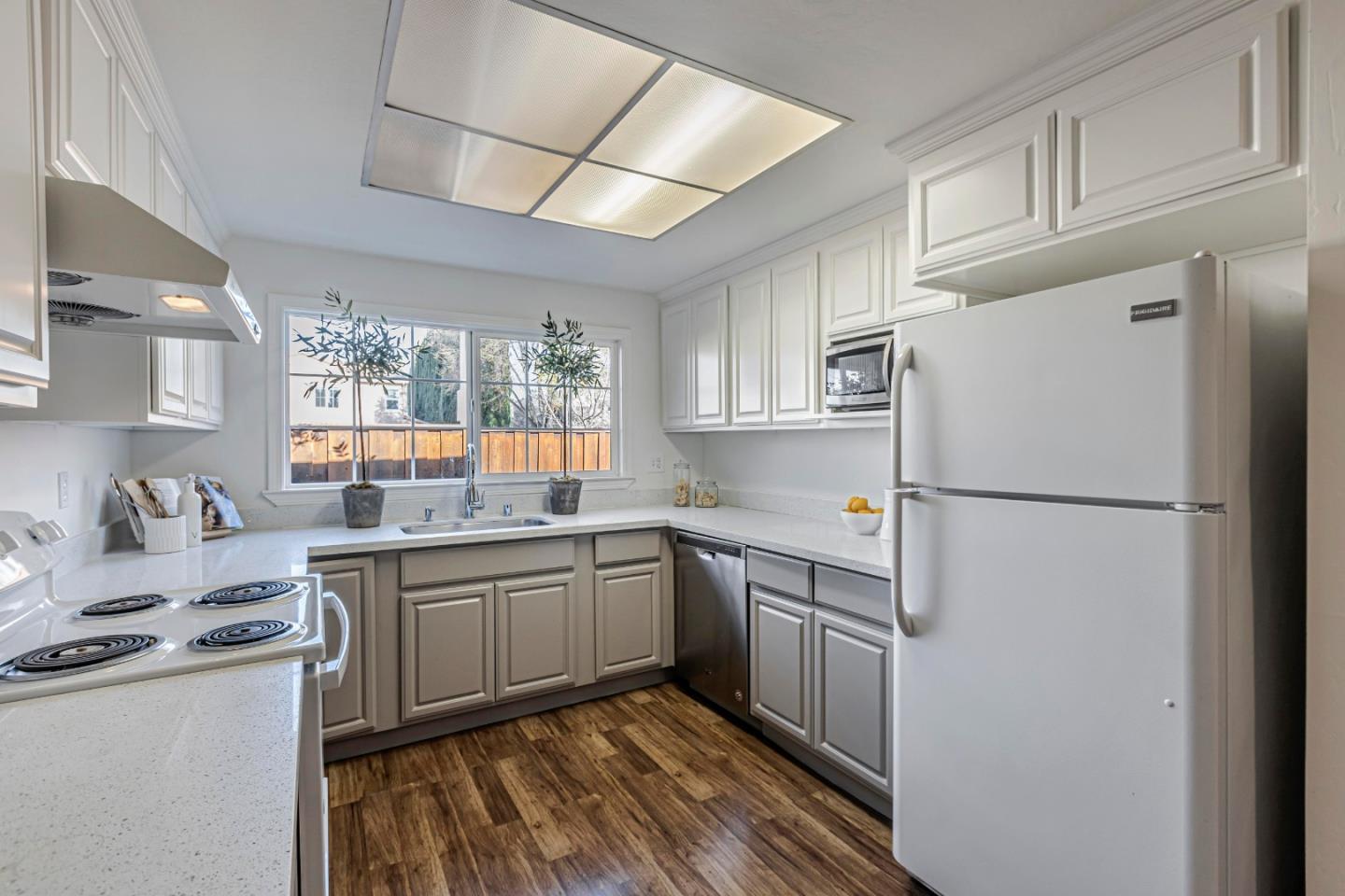 10995 Northseal Square