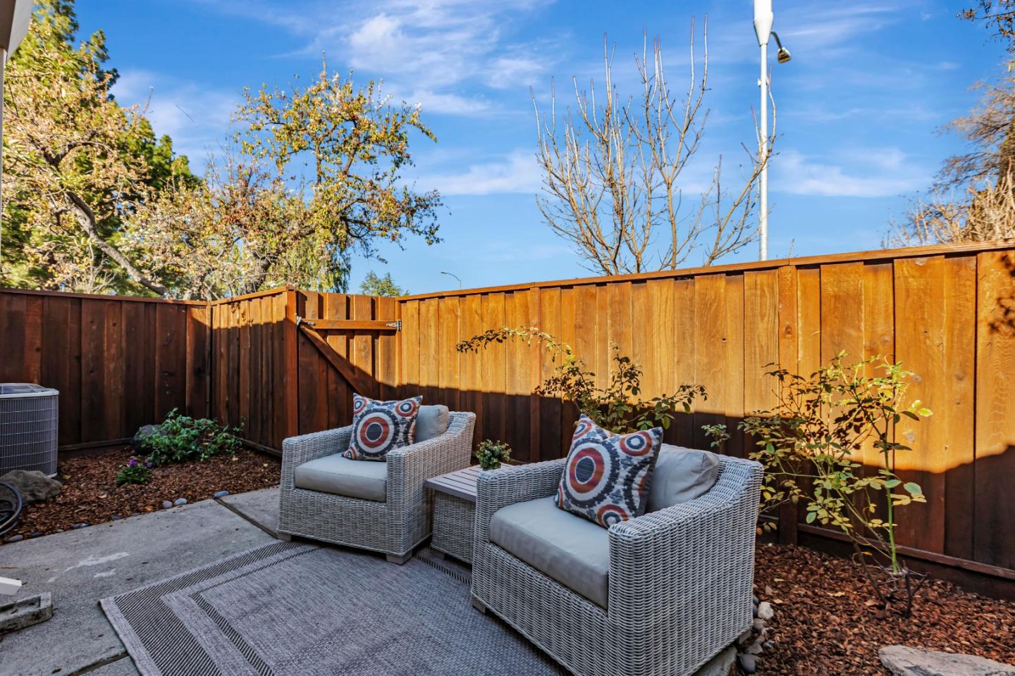 10995 Northseal Square