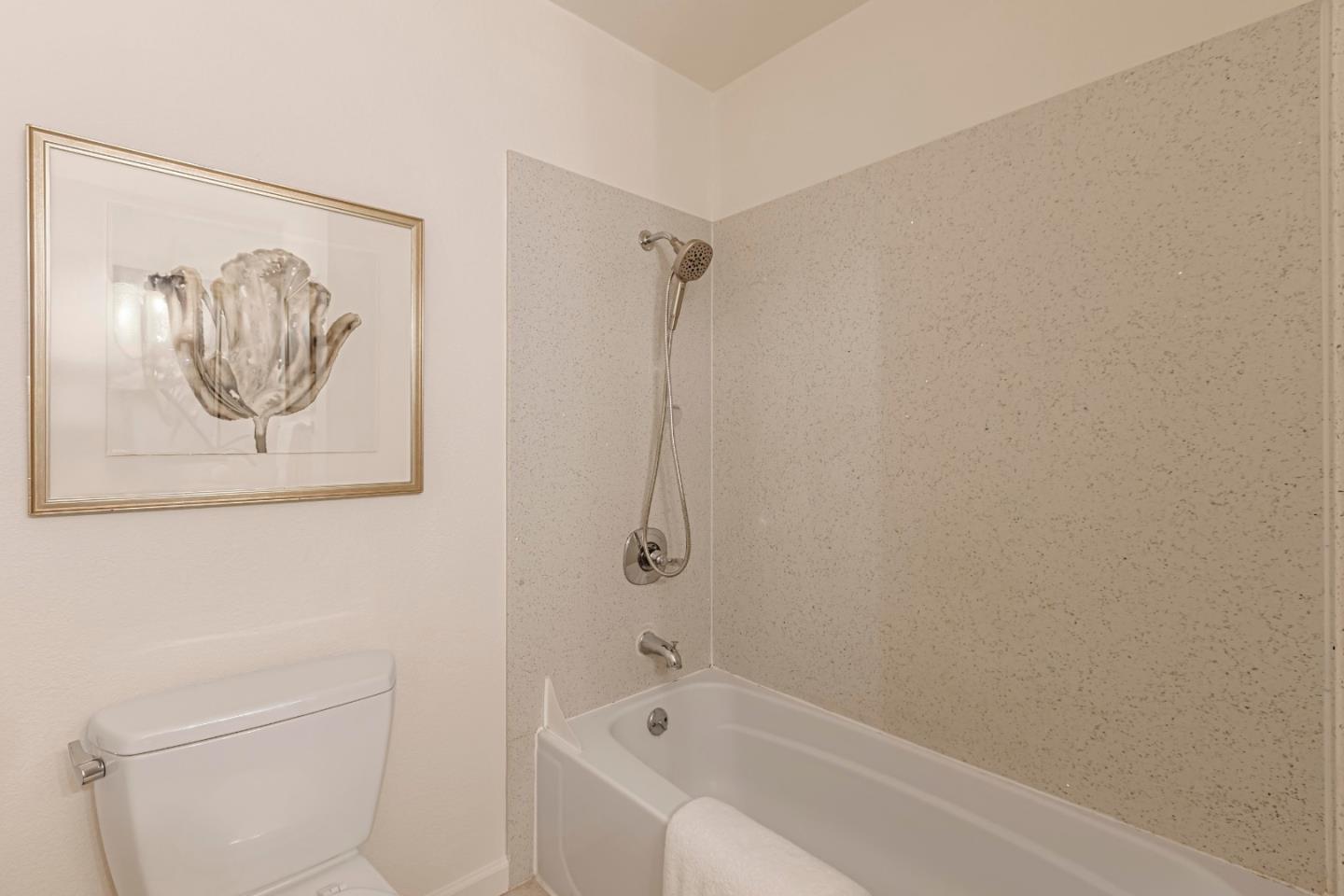 10995 Northseal Square