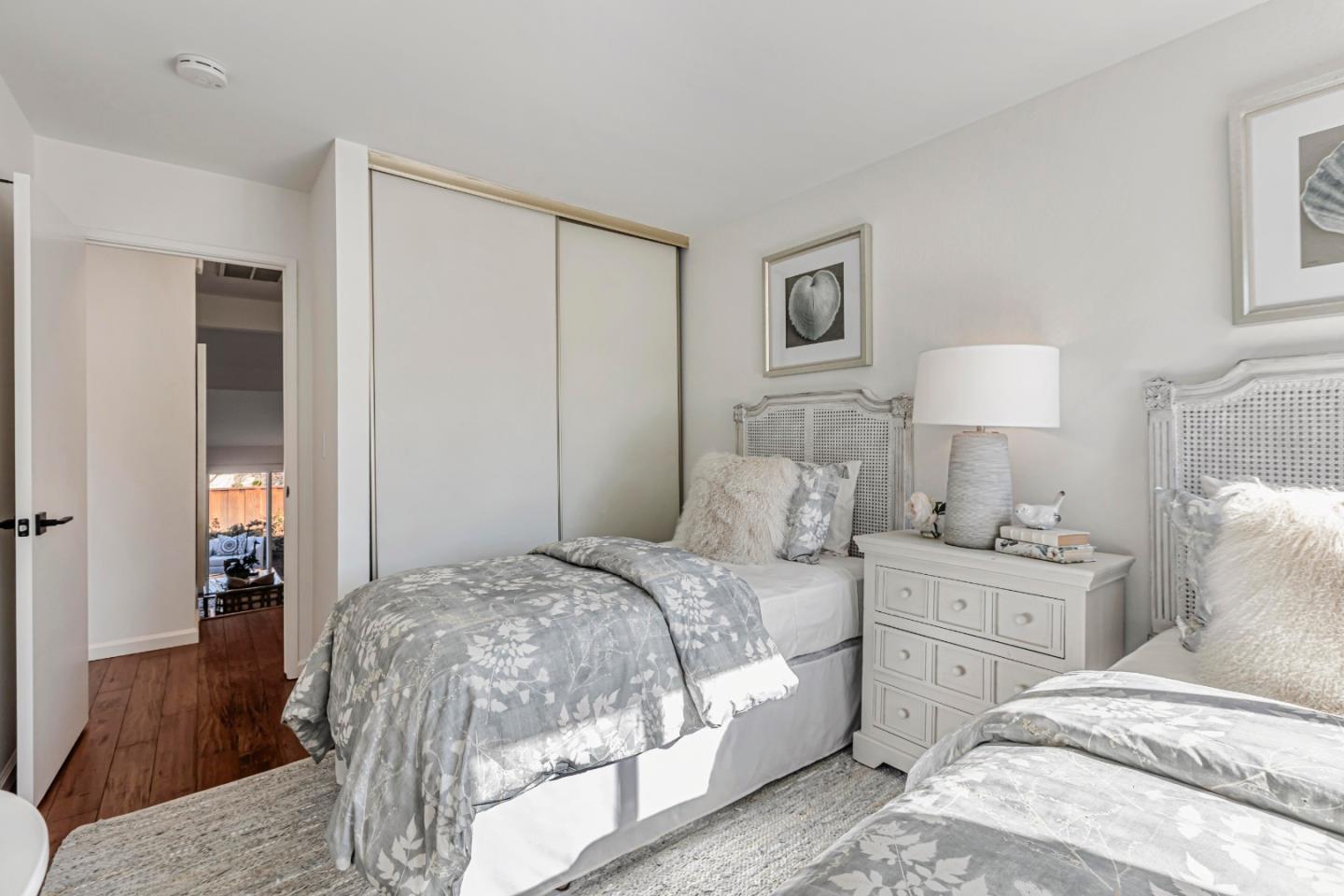 10995 Northseal Square