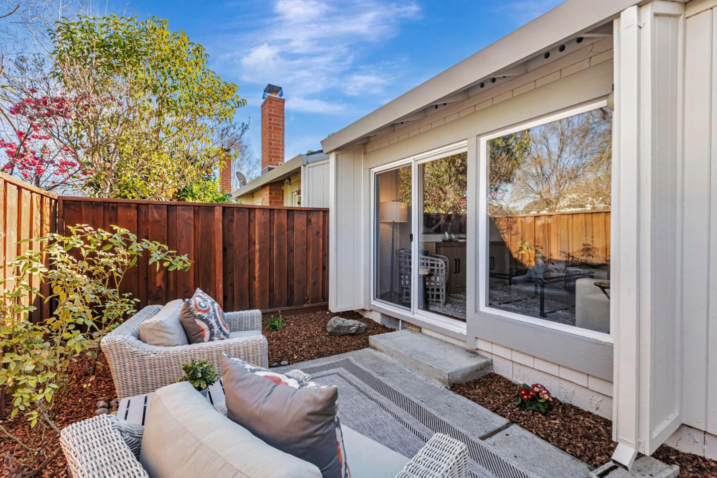 10995 Northseal Square