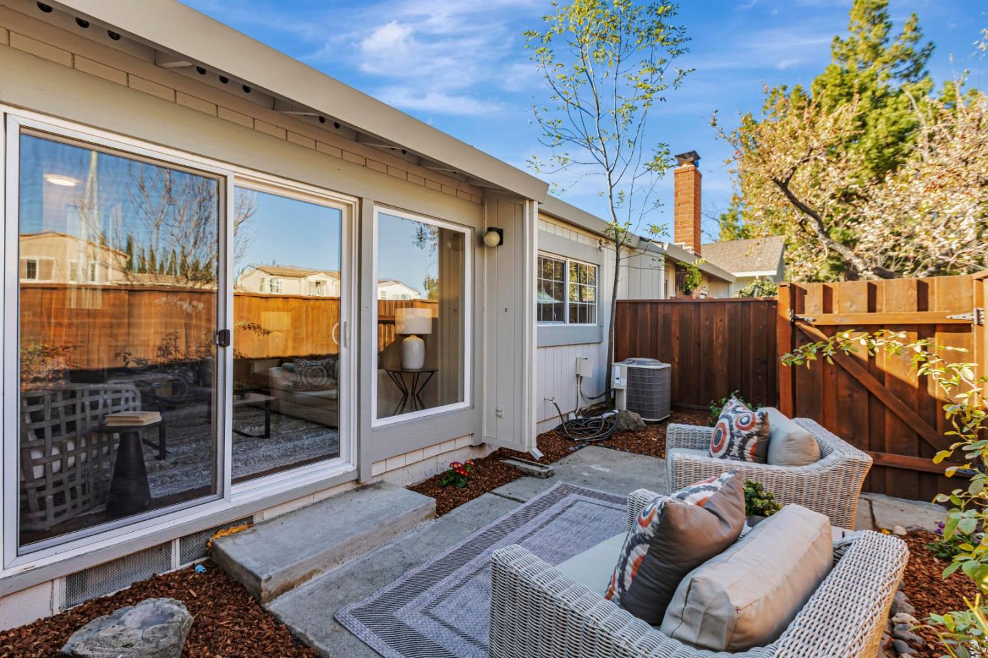 10995 Northseal Square