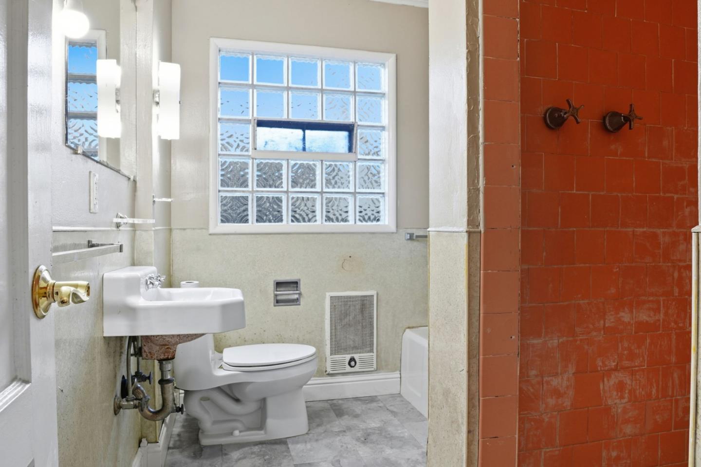 1053 Ringwood Avenue