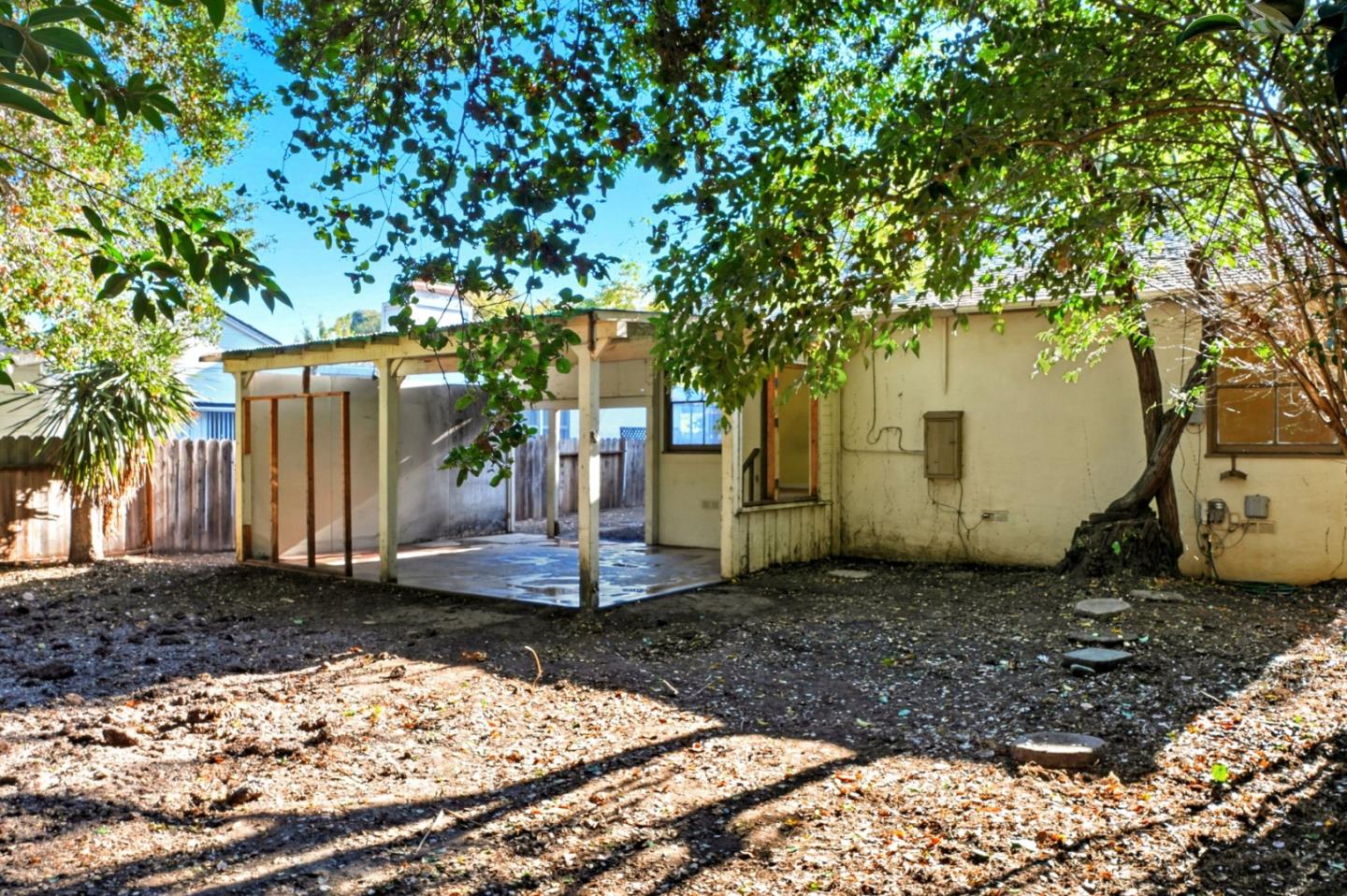 1053 Ringwood Avenue