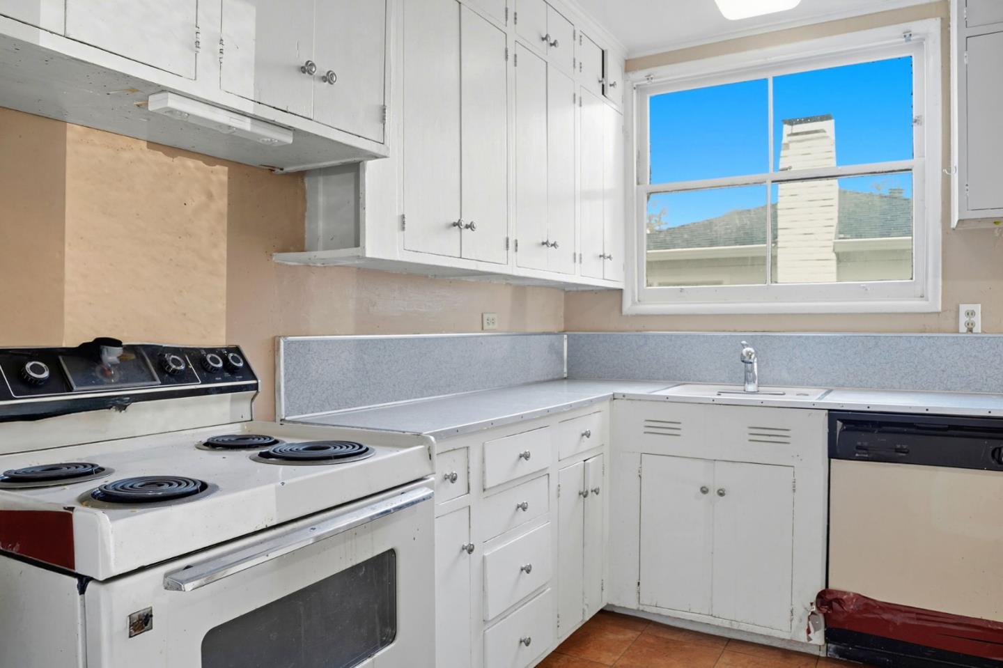 1053 Ringwood Avenue