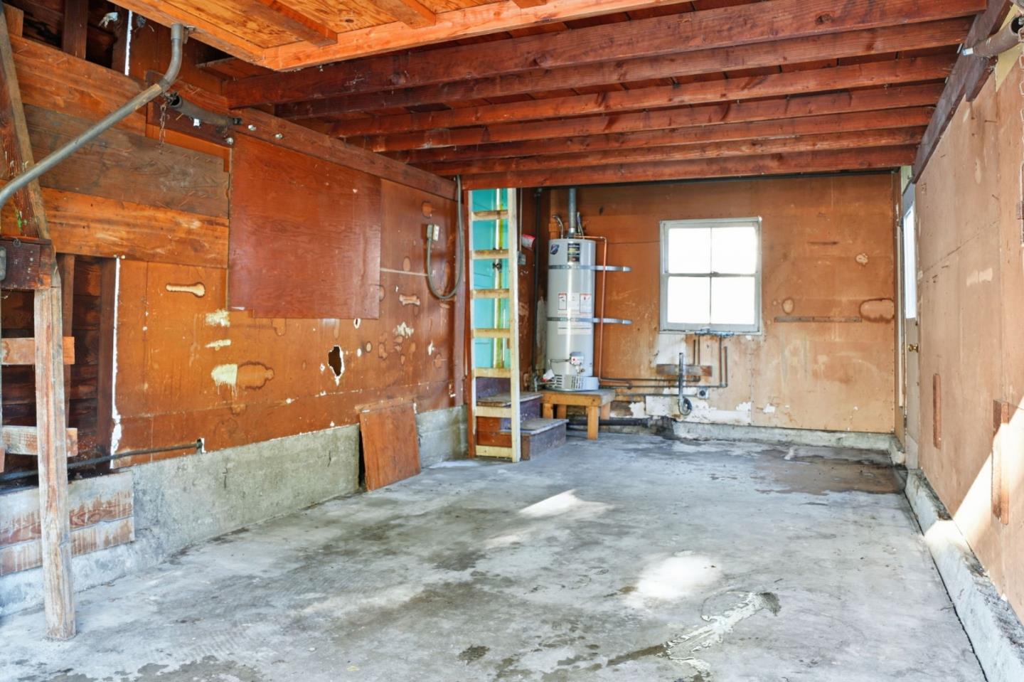 1053 Ringwood Avenue