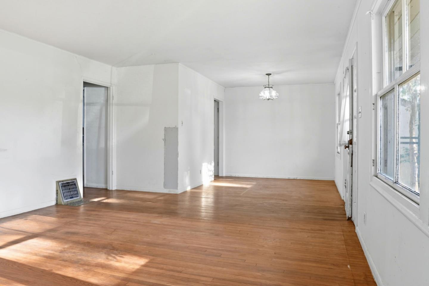 1053 Ringwood Avenue