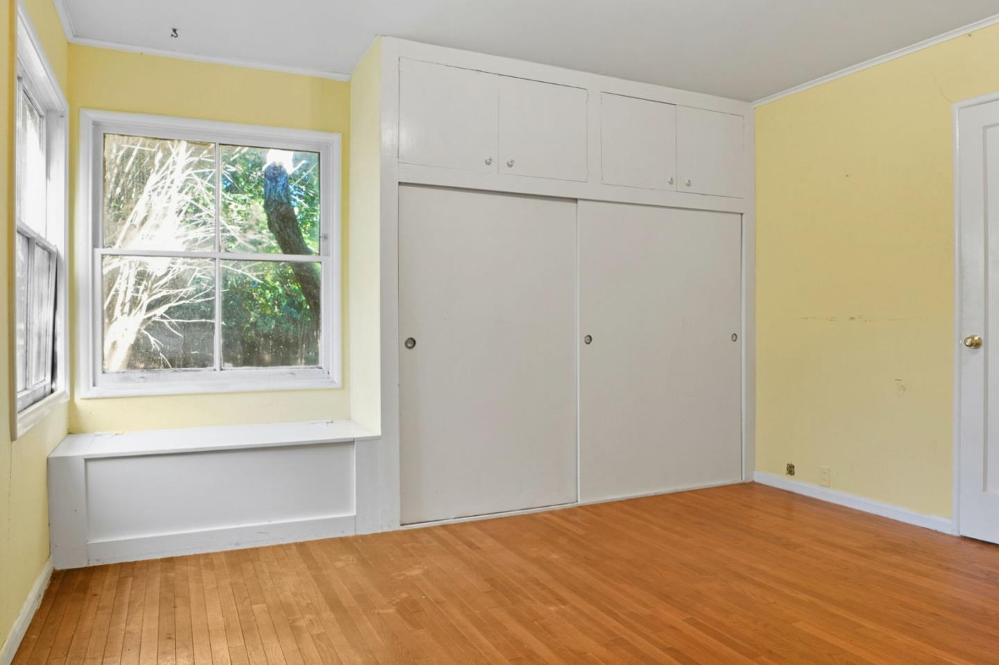 1053 Ringwood Avenue