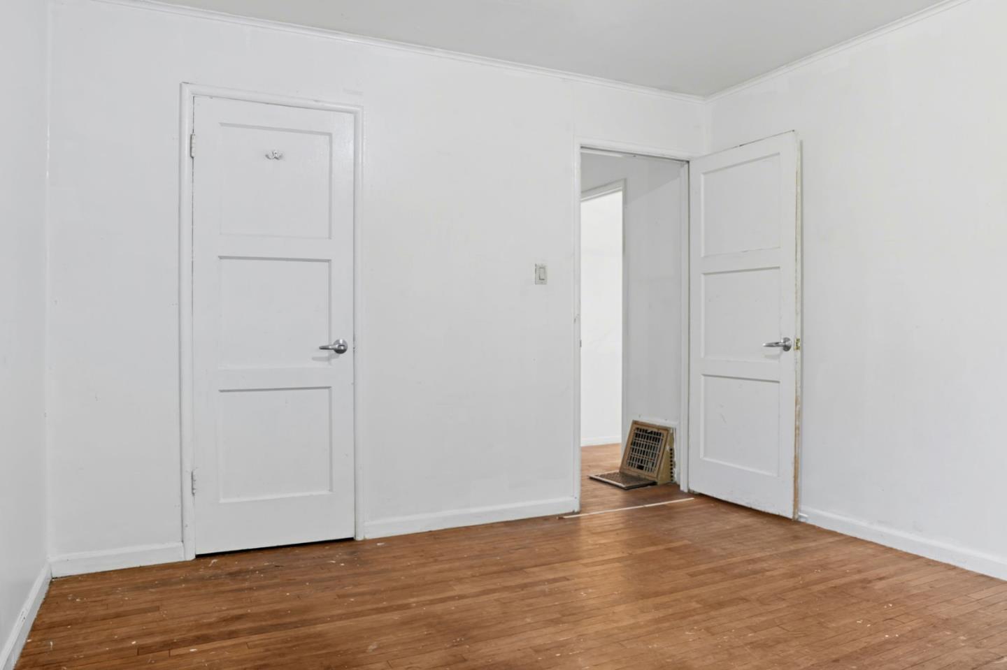 1053 Ringwood Avenue