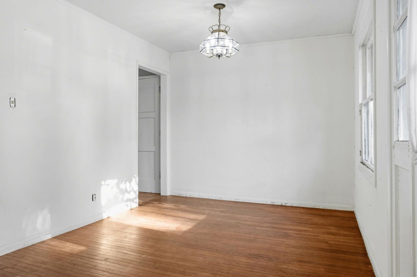 1053 Ringwood Avenue