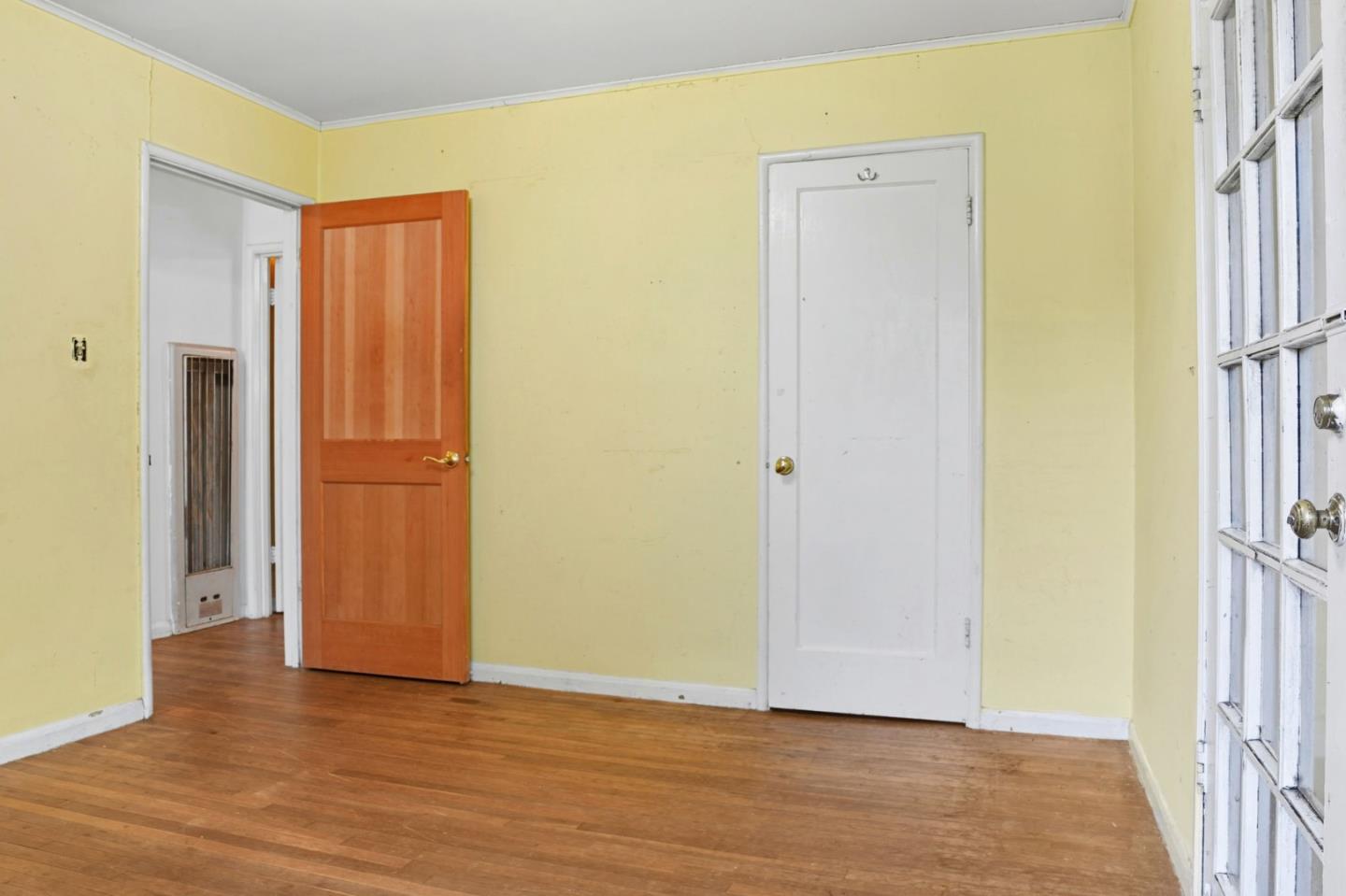 1053 Ringwood Avenue