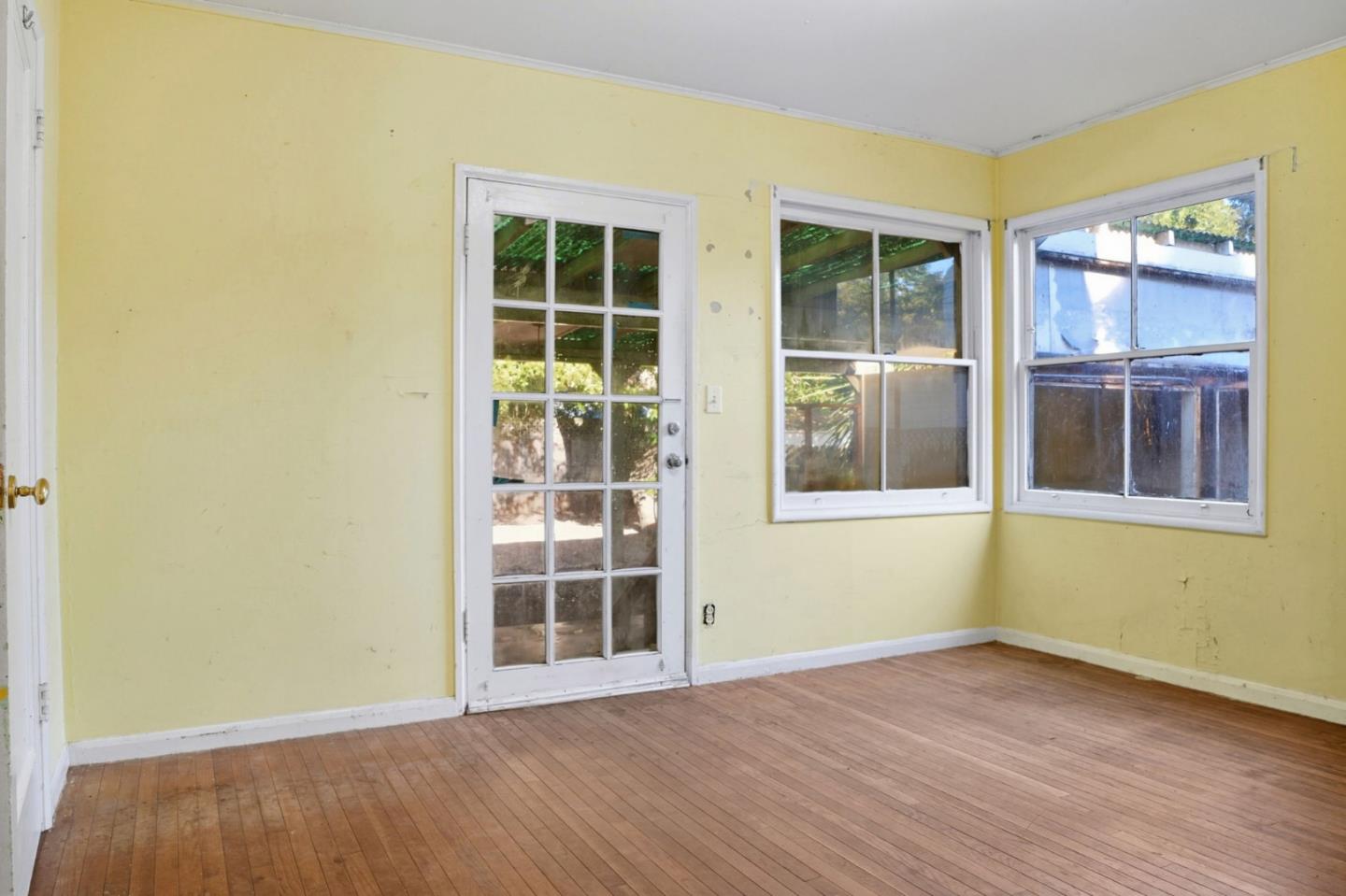 1053 Ringwood Avenue