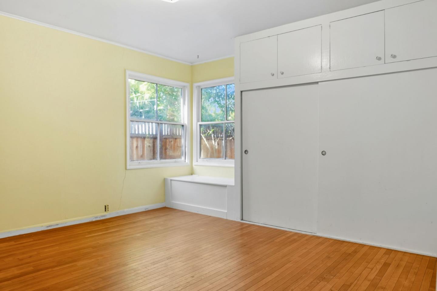 1053 Ringwood Avenue