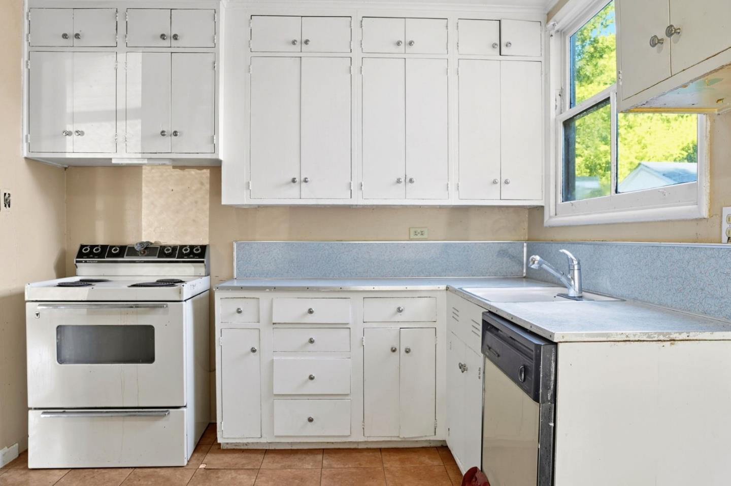 1053 Ringwood Avenue