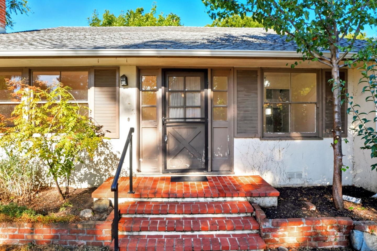 1053 Ringwood Avenue