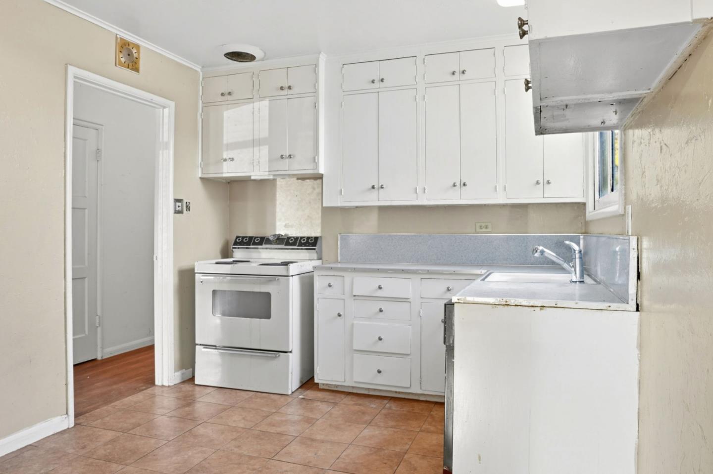 1053 Ringwood Avenue