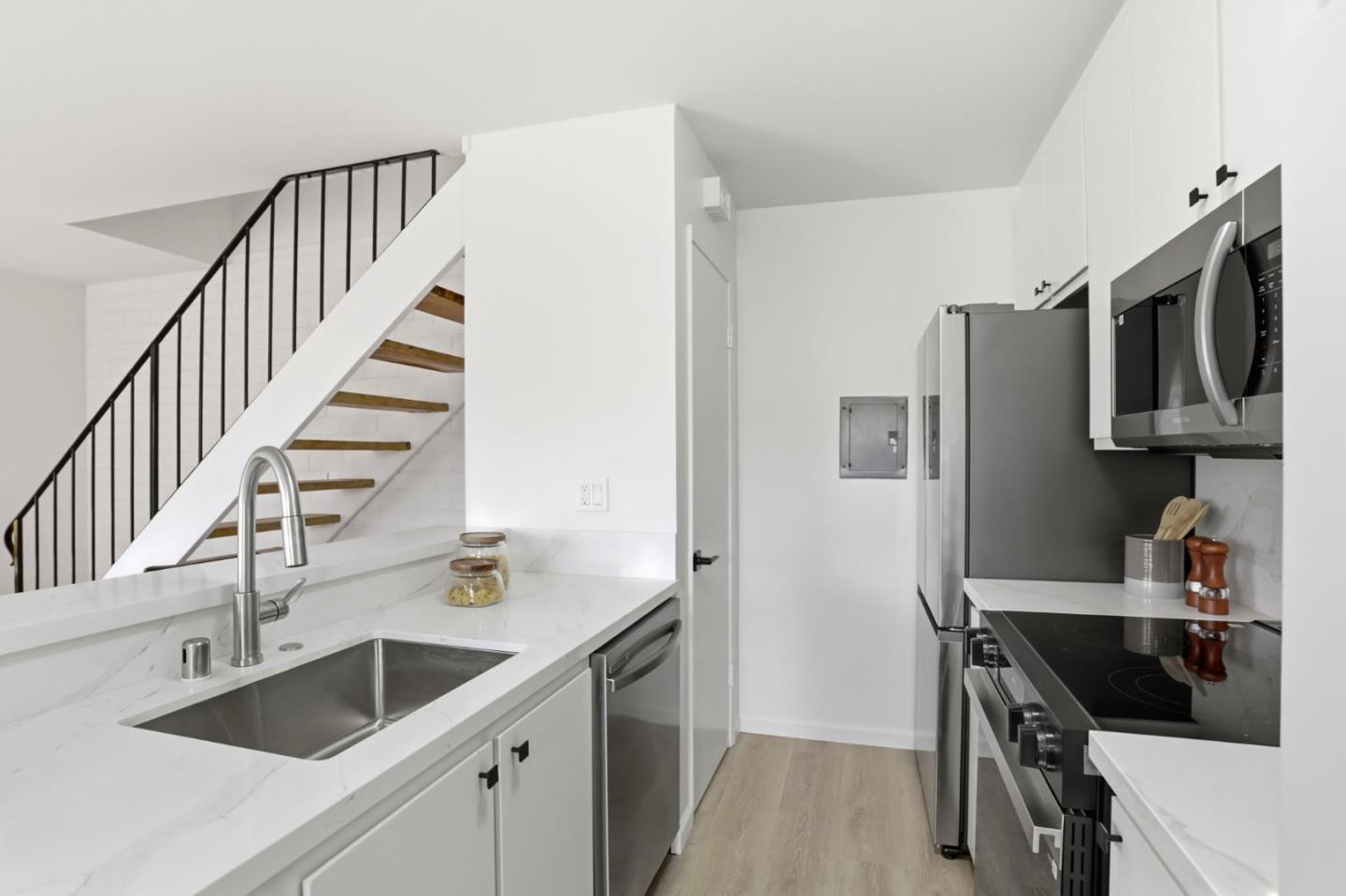 5727 Playa Del Rey 3