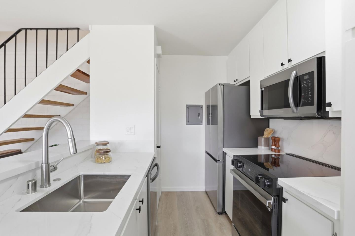 5727 Playa Del Rey 3