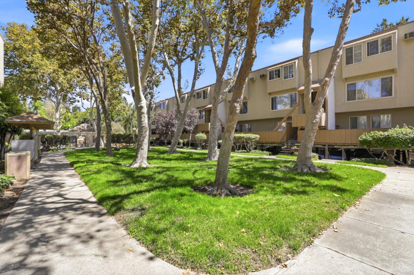 460 Auburn WAY 18