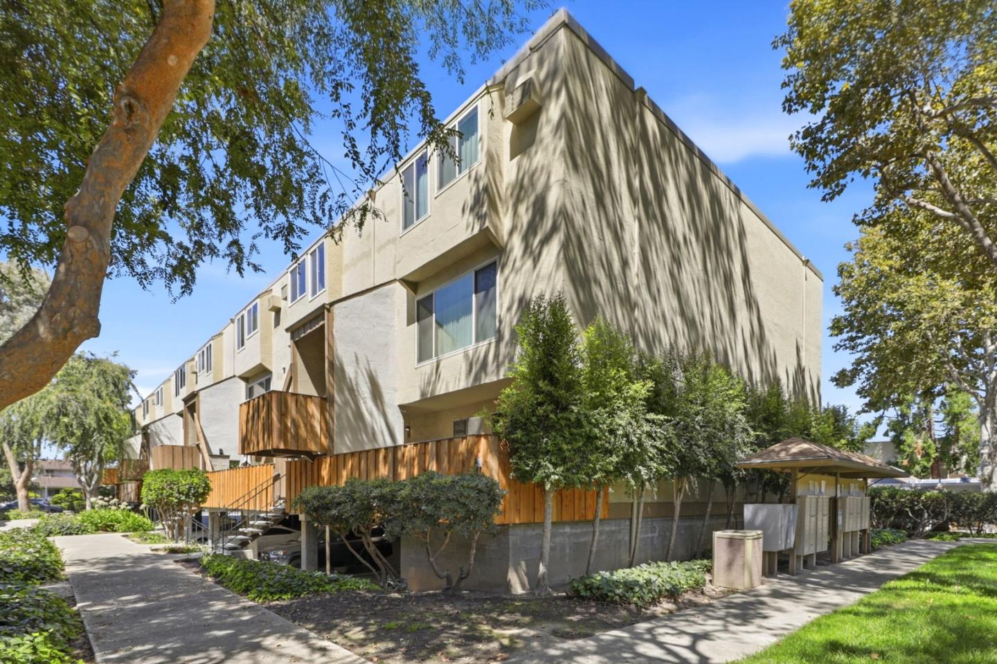 460 Auburn WAY 18