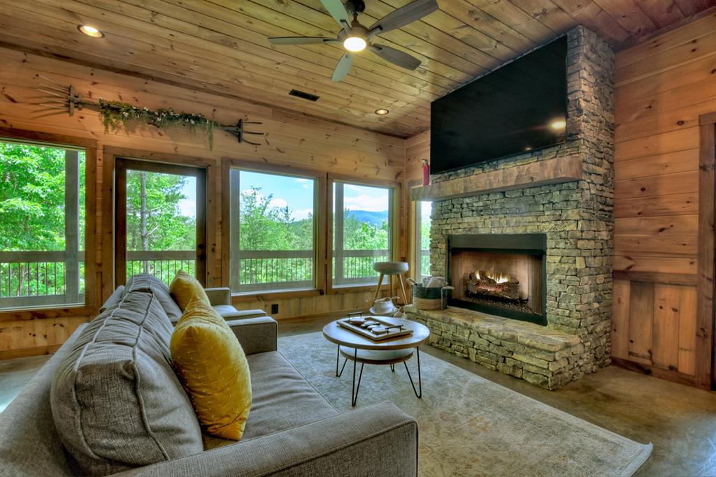 401 Foster Cove Rd