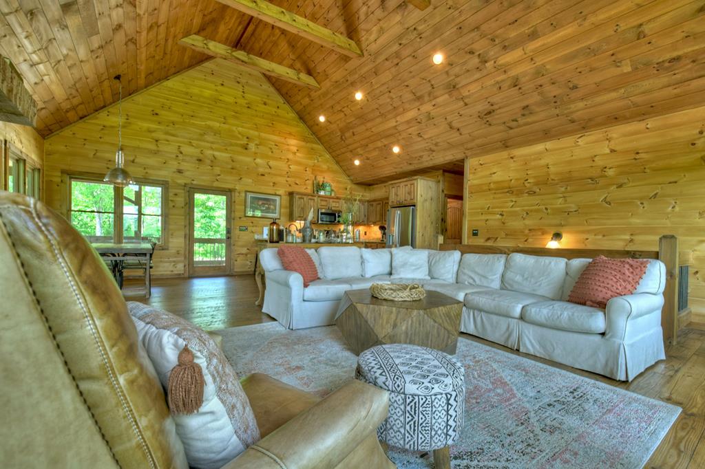 401 Foster Cove Rd