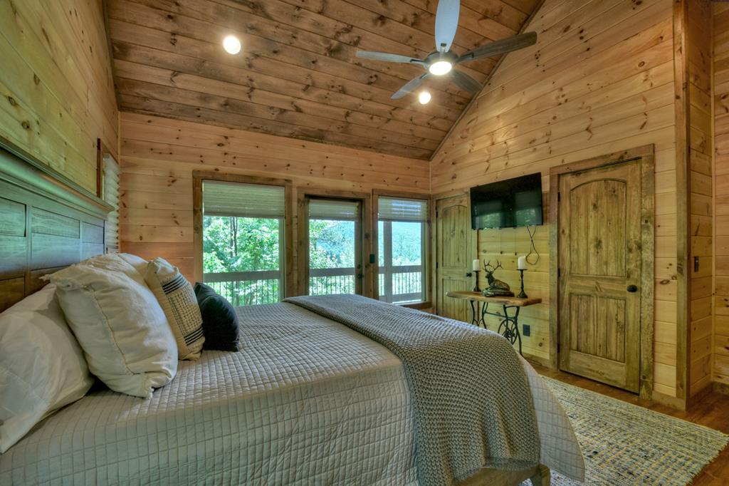 401 Foster Cove Rd