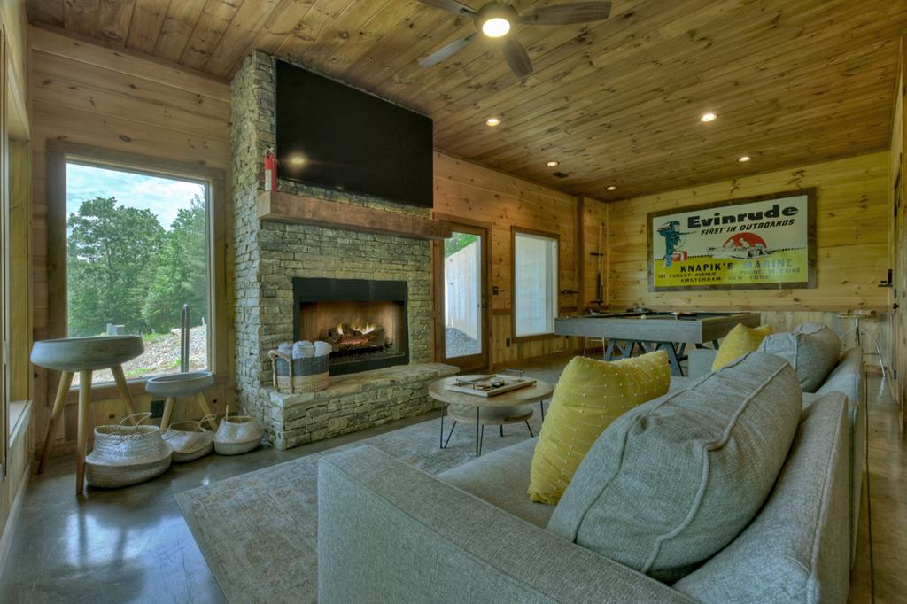401 Foster Cove Rd