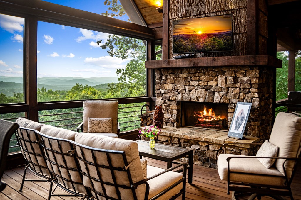 825 Price Road