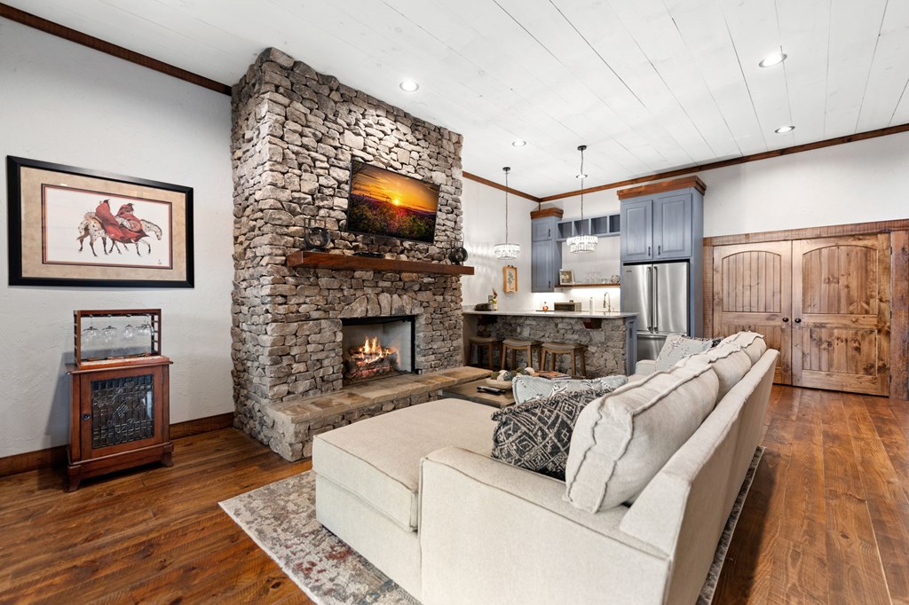 825 Price Road
