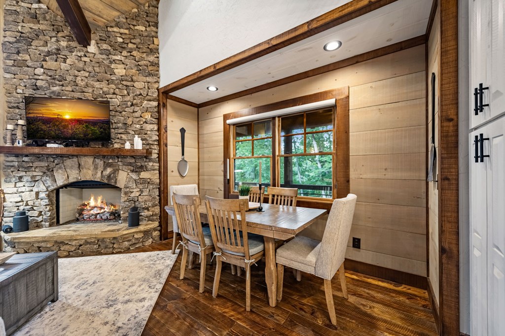 825 Price Road