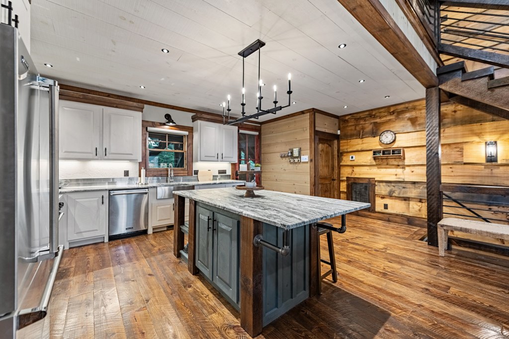 825 Price Road