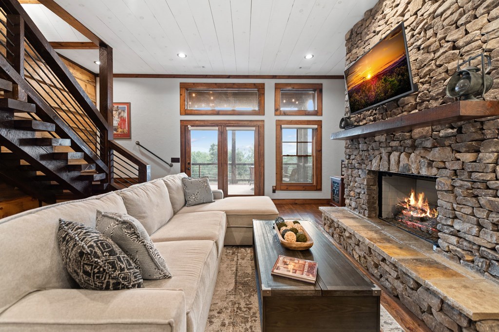 825 Price Road