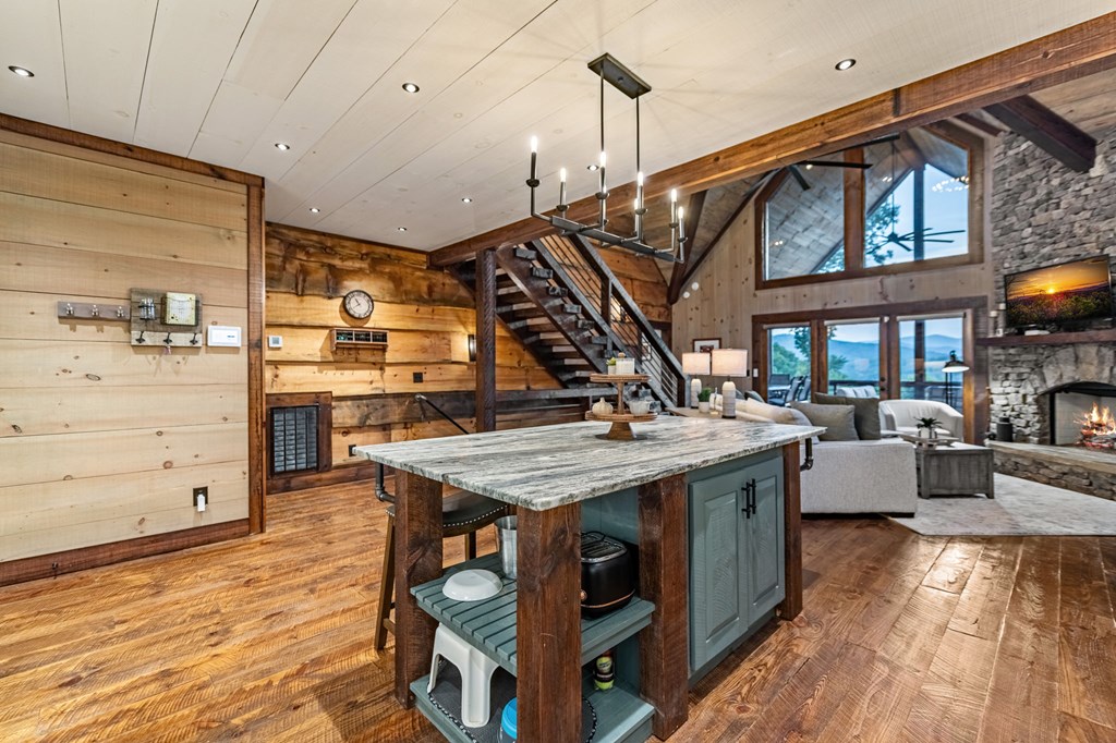 825 Price Road