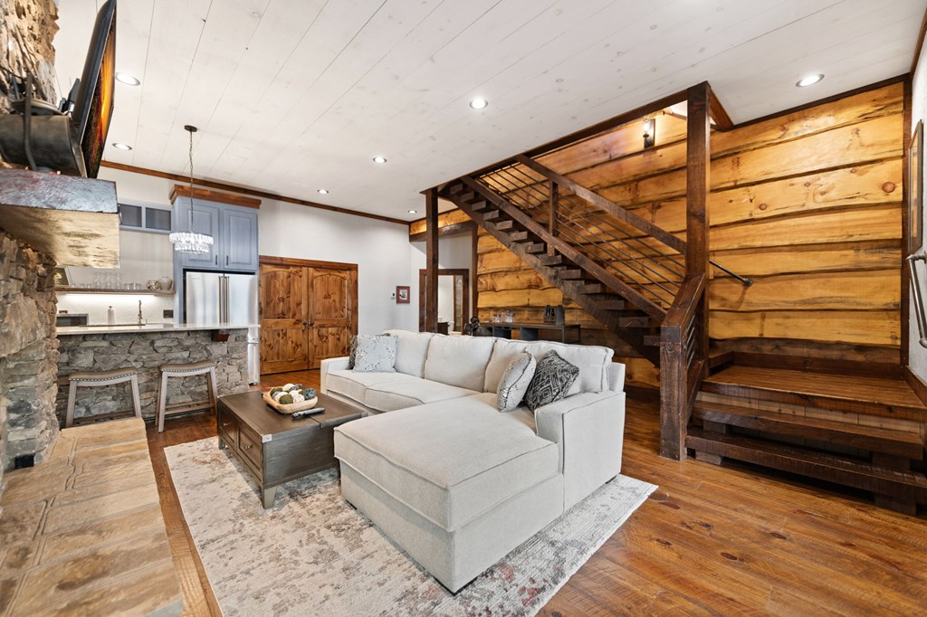 825 Price Road