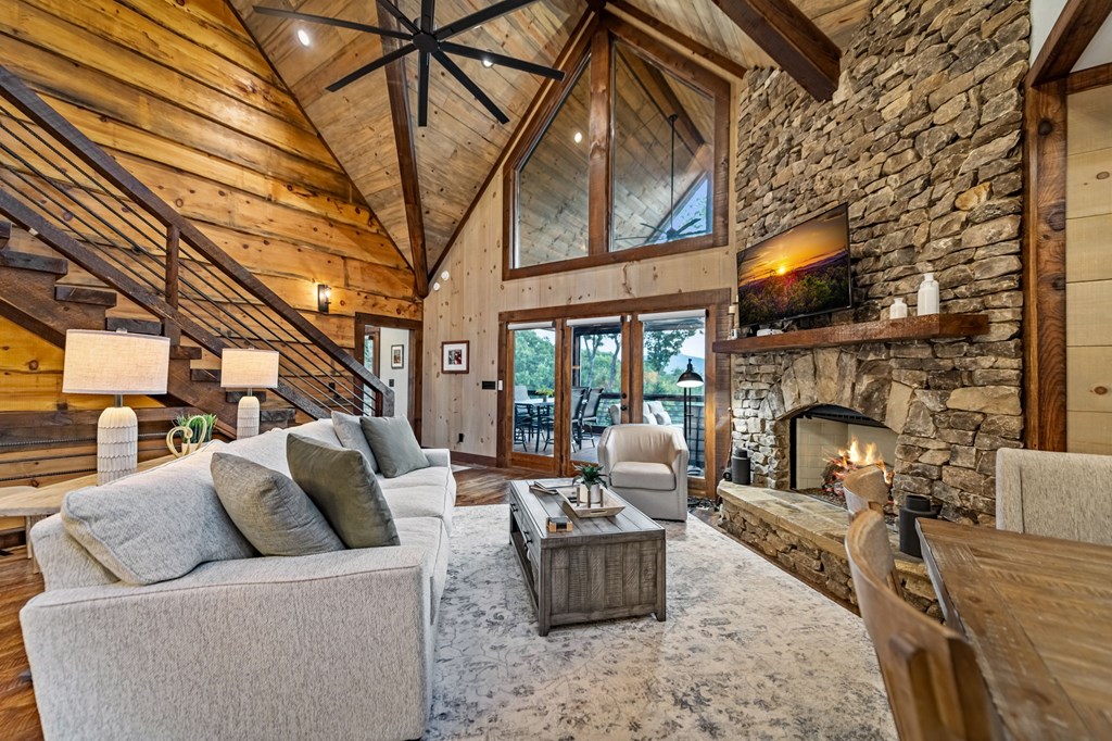 825 Price Road