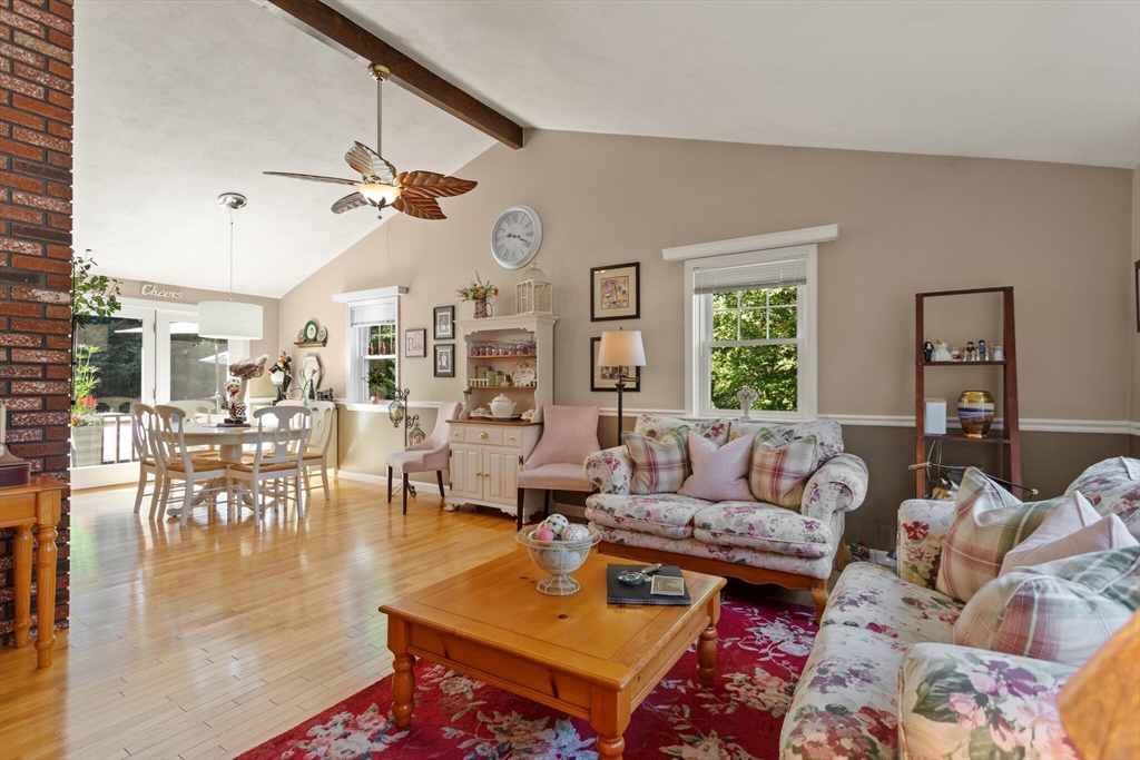 7 Rodeo Cir