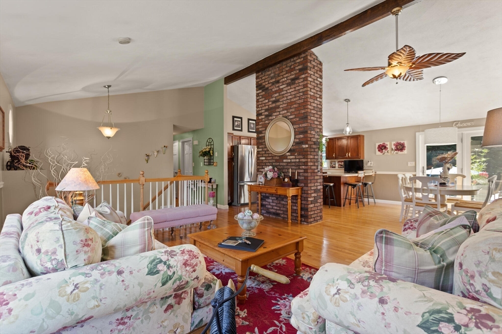 7 Rodeo Cir