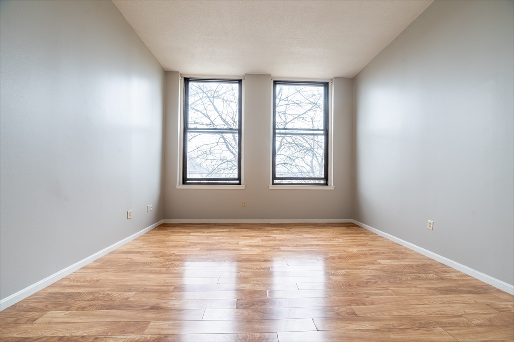 94 Newbury Ave # 201