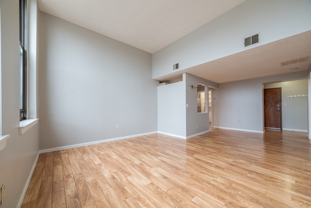 94 Newbury Ave # 201