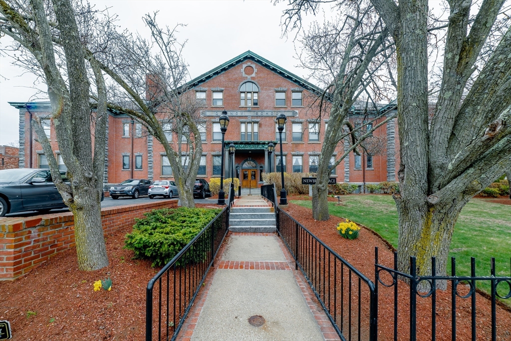 94 Newbury Ave # 201