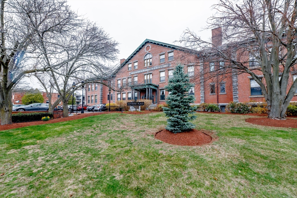 94 Newbury Ave # 201