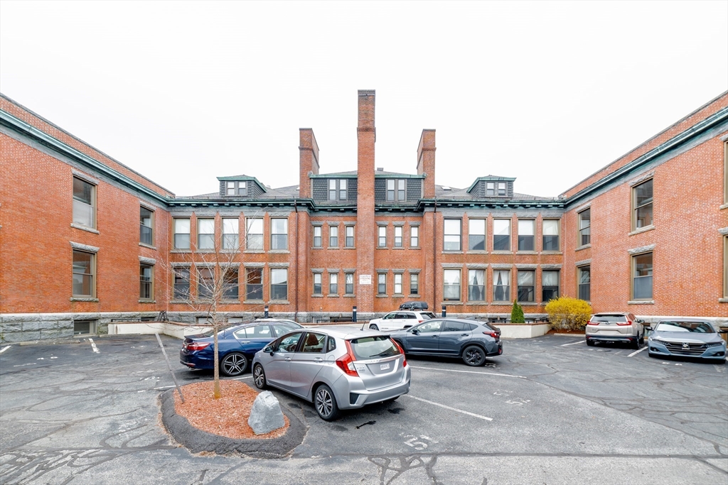 94 Newbury Ave # 201
