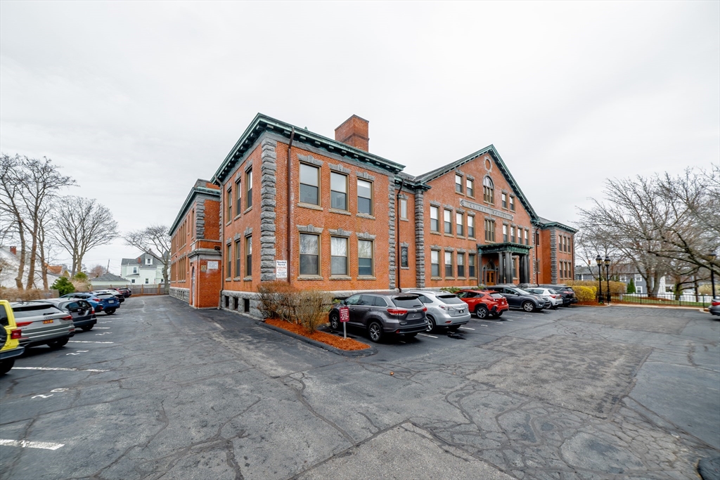 94 Newbury Ave # 201